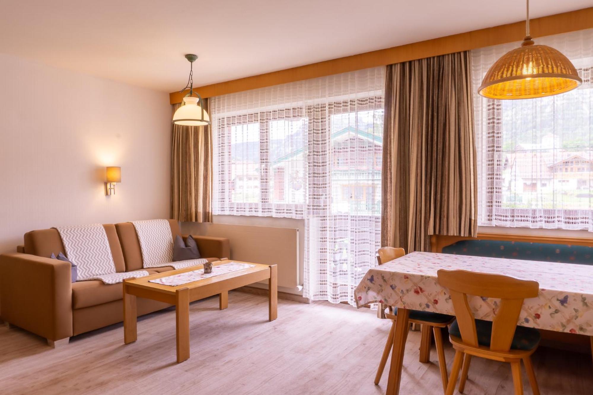 Apartamento Gaestehaus Woetzer Und Landhaus Stocka Grän Exterior foto